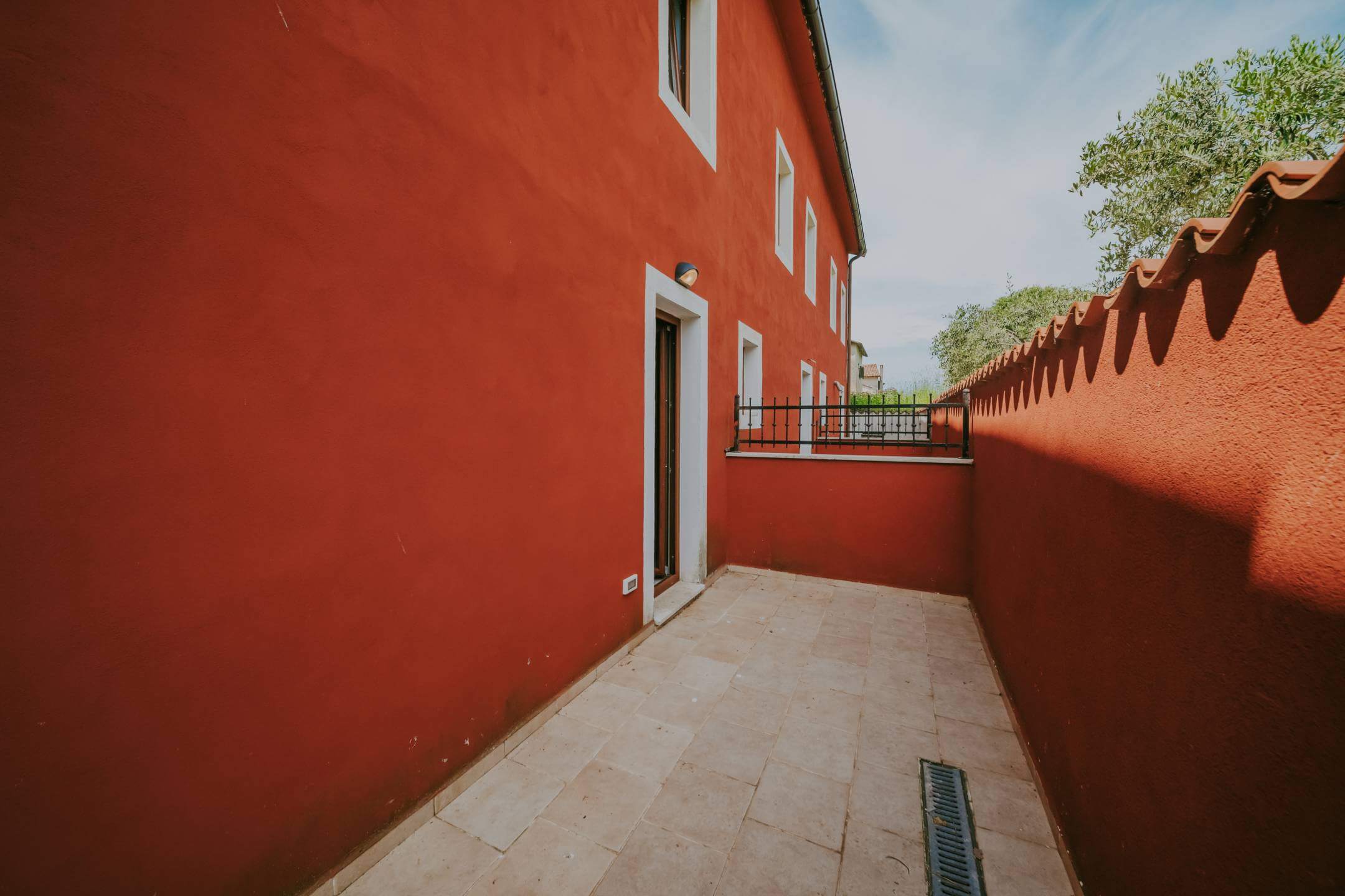 окрестности Буе отремонтированный истрийский дом в тихом месте