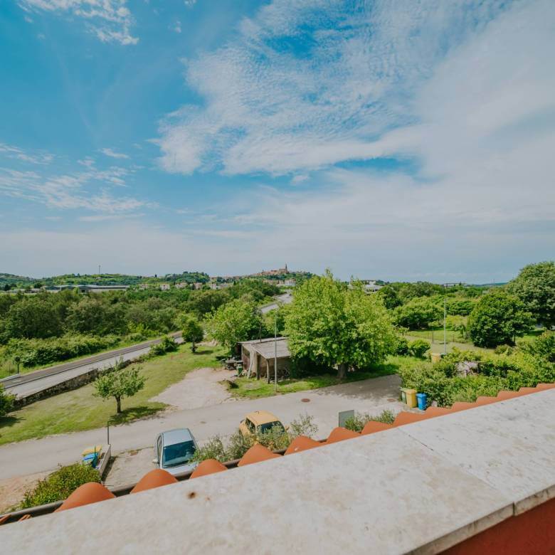 окрестности Буе отремонтированный истрийский дом в тихом месте