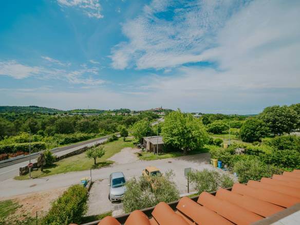 окрестности Буе отремонтированный истрийский дом в тихом месте