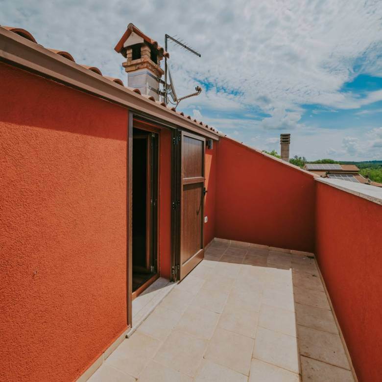 окрестности Буе отремонтированный истрийский дом в тихом месте