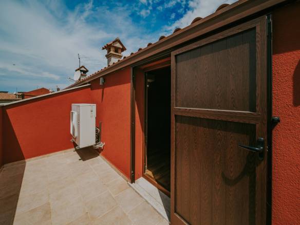 окрестности Буе отремонтированный истрийский дом в тихом месте