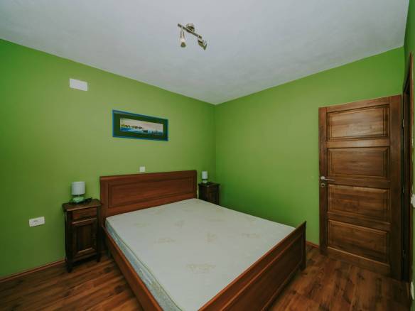 окрестности Буе отремонтированный истрийский дом в тихом месте