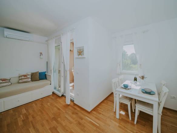 karigador ekskluzivan prekrasan namješten stan prvi red do mora