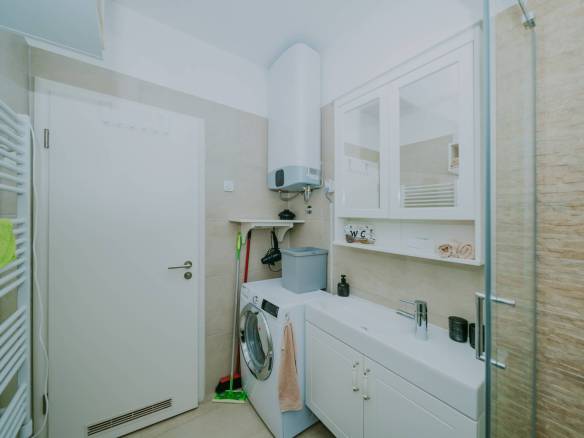 karigador ekskluzivan prekrasan namješten stan prvi red do mora