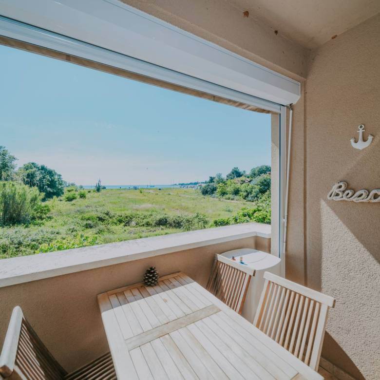 karigador ekskluzivan prekrasan namješten stan prvi red do mora