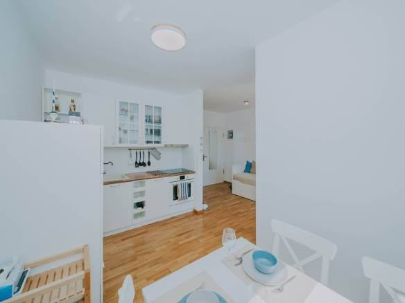 karigador ekskluzivan prekrasan namješten stan prvi red do mora