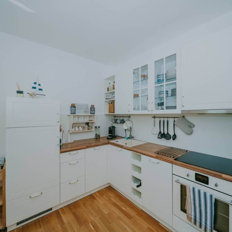 karigador ekskluzivan prekrasan namješten stan prvi red do mora