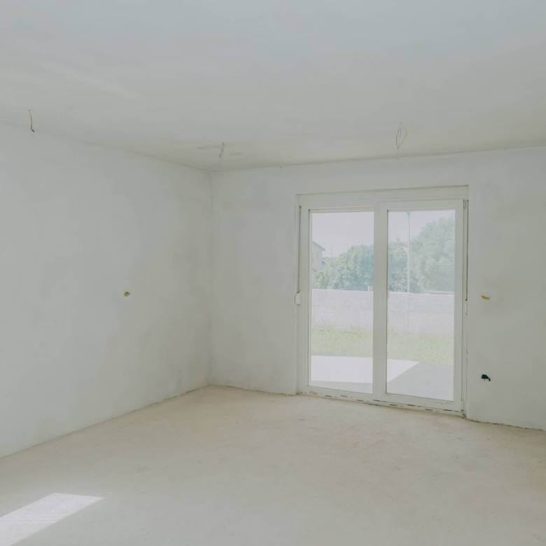 umag murine stan u prizemlju sa vrtom u novogradnji