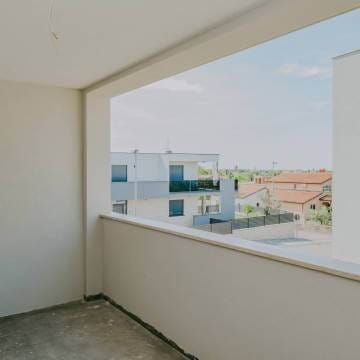 umag murine prostran stan u novogradnji s pogledom na more