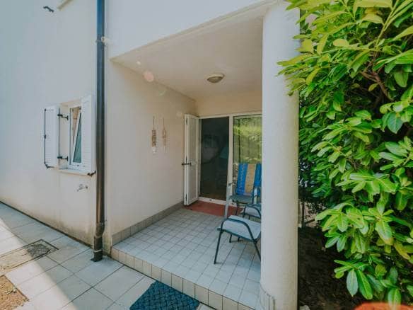 Zambratija Wohnung erste Reihe zum Meer im Erdgeschoss mit Garten