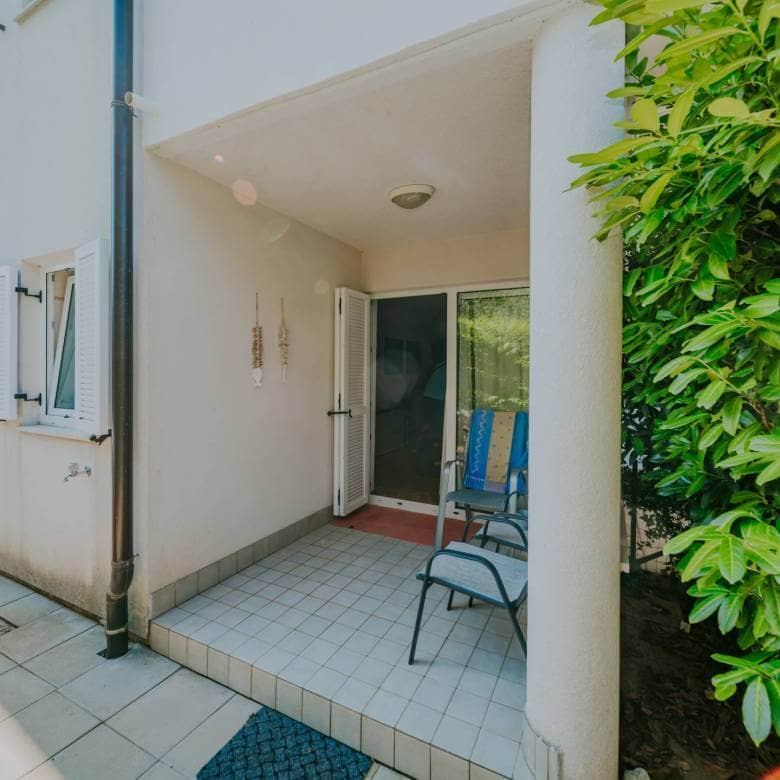 Zambratija Wohnung erste Reihe zum Meer im Erdgeschoss mit Garten