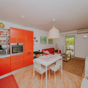 zambratija apartment first row to the sea on the ground floor with a garden