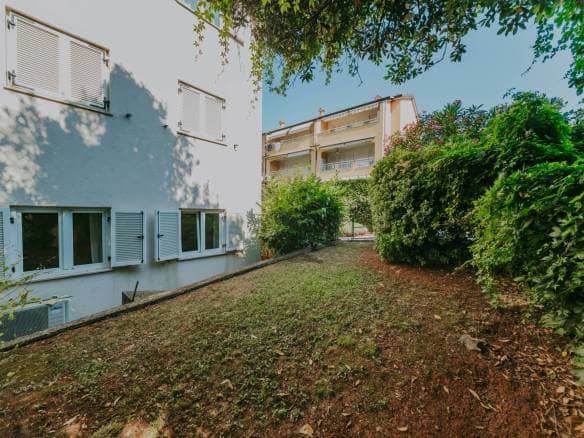 Zambratija Wohnung erste Reihe zum Meer im Erdgeschoss mit Garten