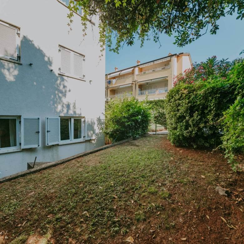 Zambratija Wohnung erste Reihe zum Meer im Erdgeschoss mit Garten