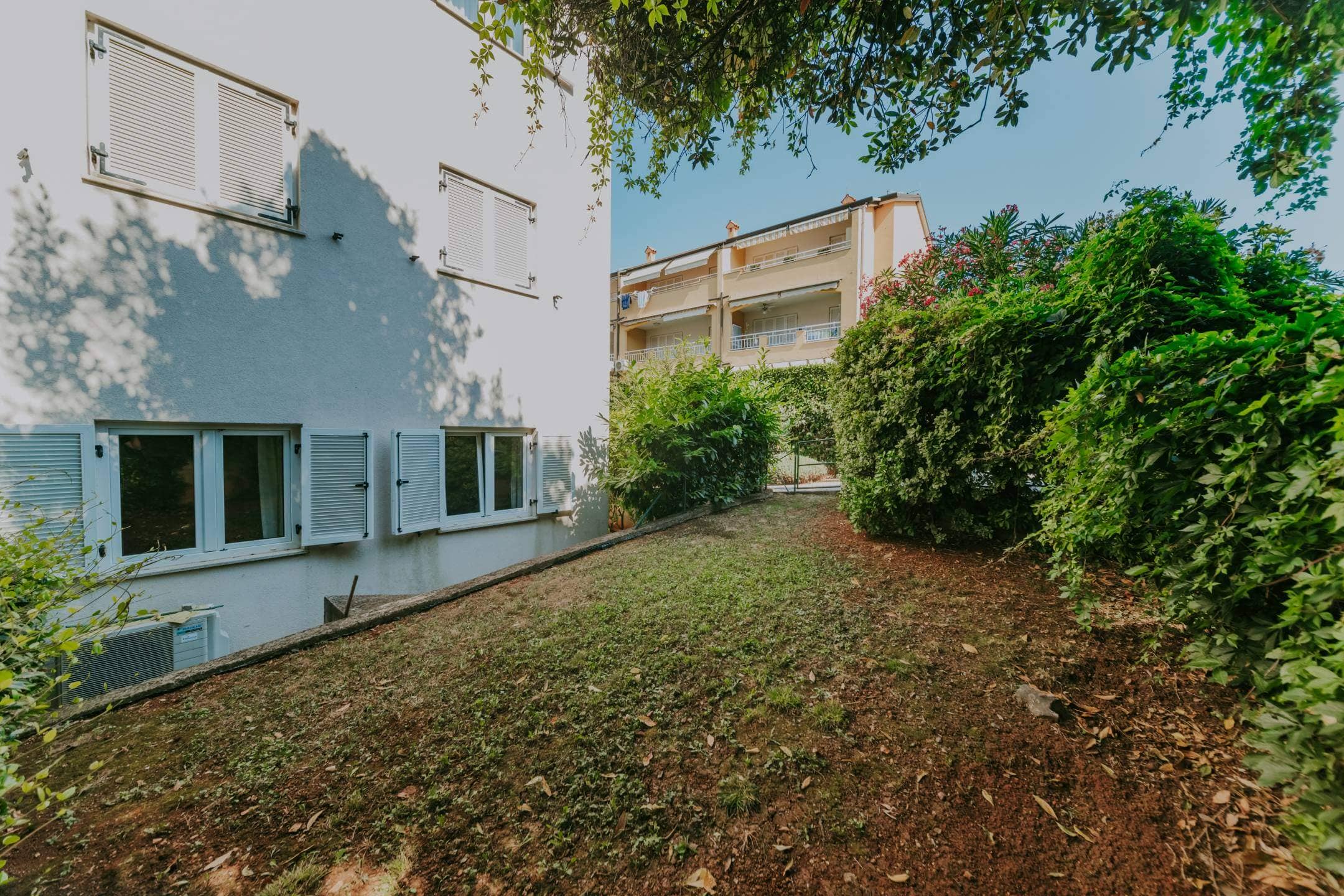 Zambratija Wohnung erste Reihe zum Meer im Erdgeschoss mit Garten