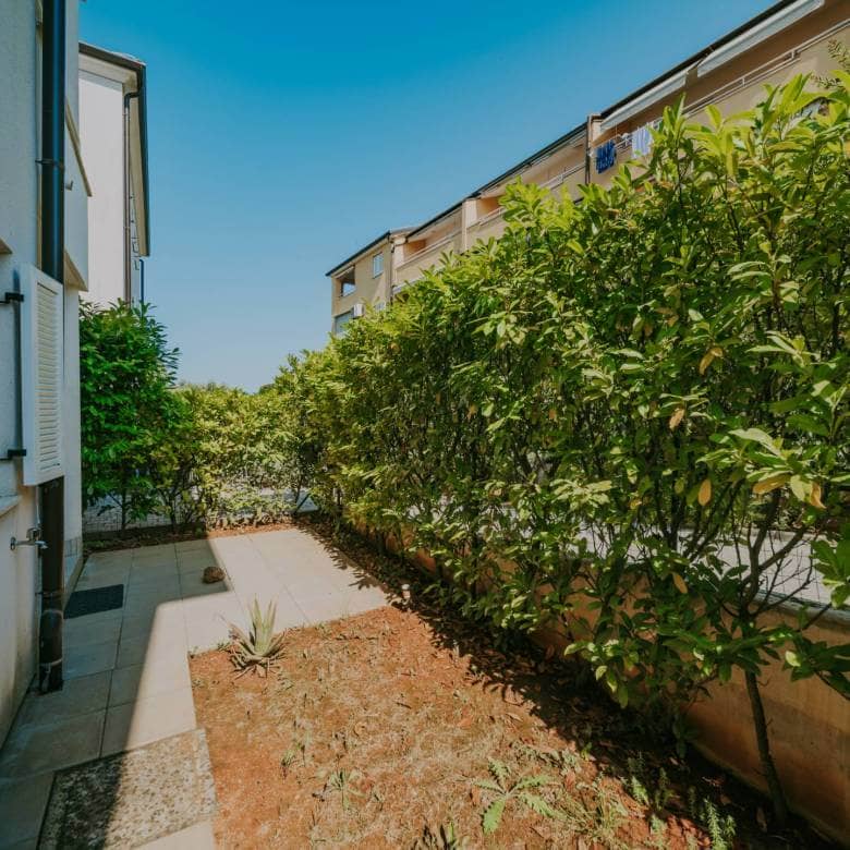 Zambratija Wohnung erste Reihe zum Meer im Erdgeschoss mit Garten
