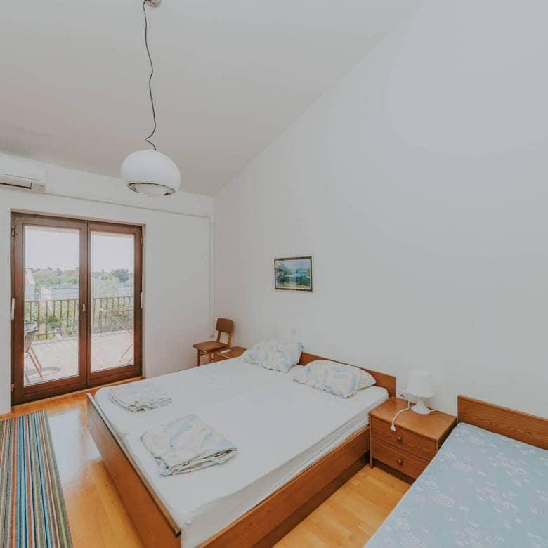 zambratija detached apartment house with sea view