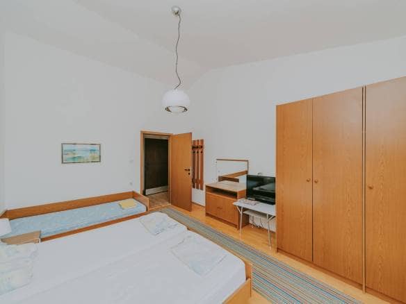 zambratija detached apartment house with sea view