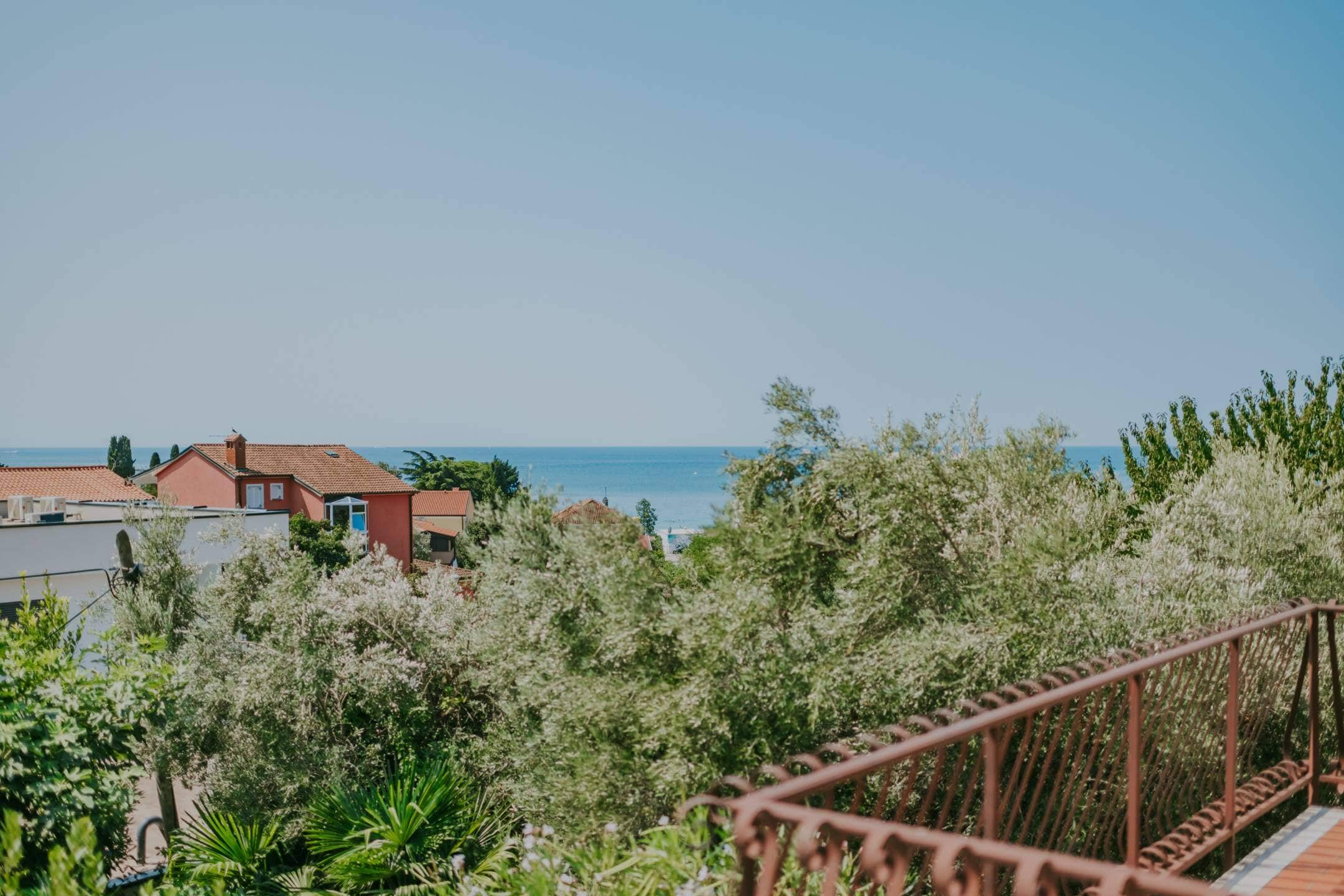 zambratija detached apartment house with sea view