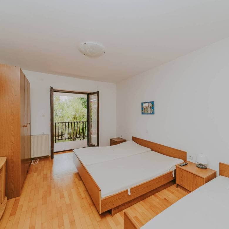 zambratija detached apartment house with sea view