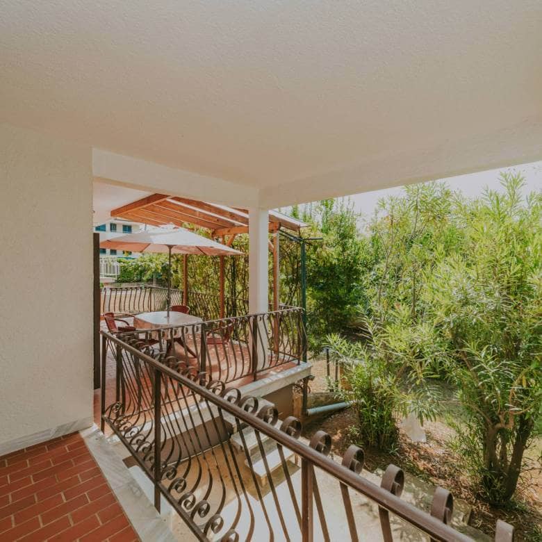 zambratija detached apartment house with sea view