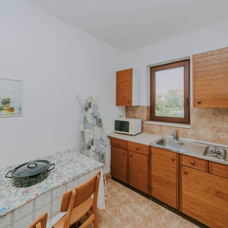 zambratija detached apartment house with sea view