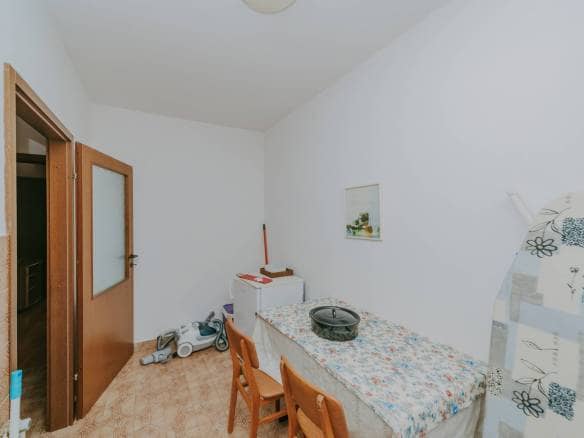 zambratija detached apartment house with sea view