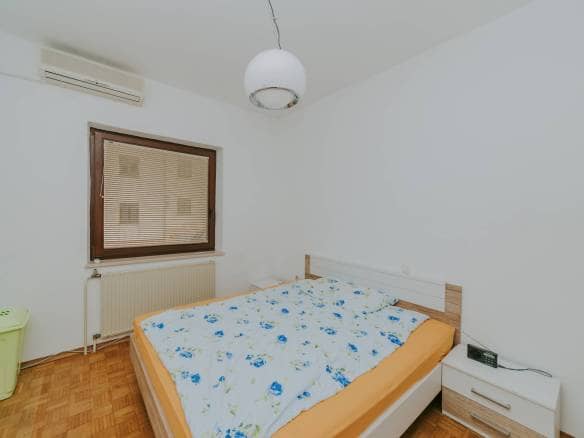 zambratija detached apartment house with sea view