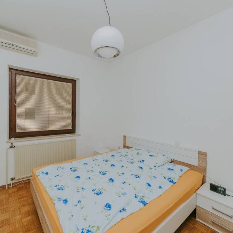 zambratija detached apartment house with sea view