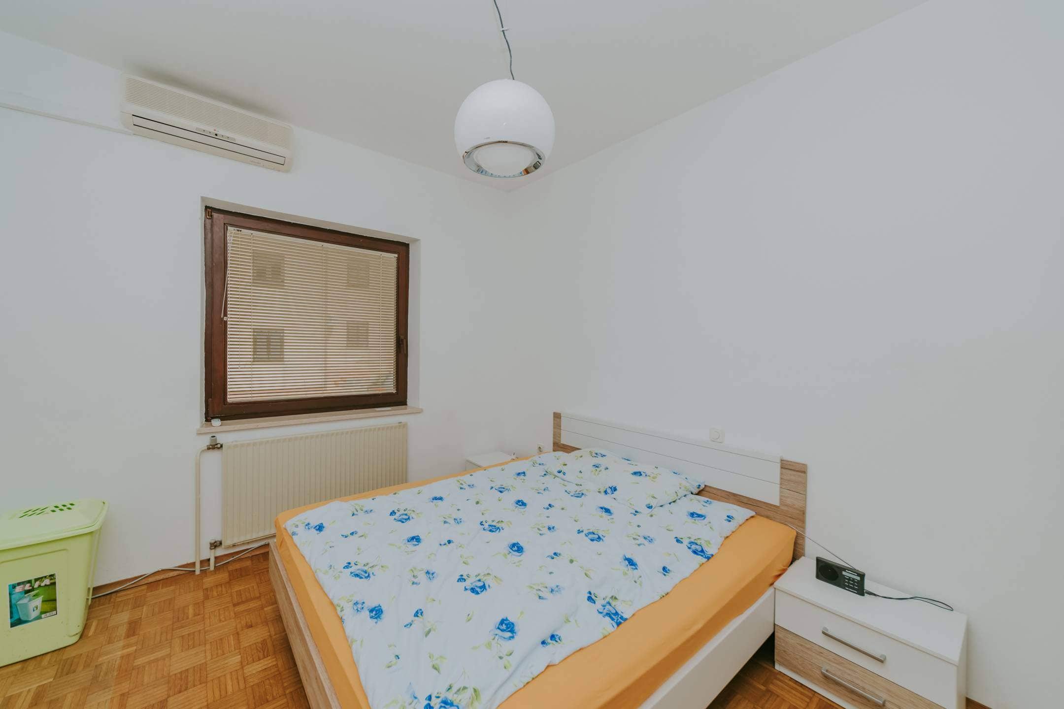 zambratija detached apartment house with sea view