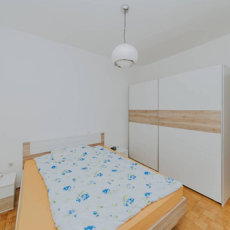 zambratija detached apartment house with sea view