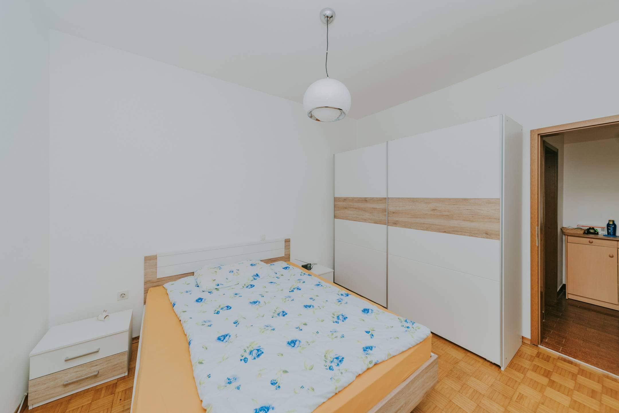 zambratija detached apartment house with sea view