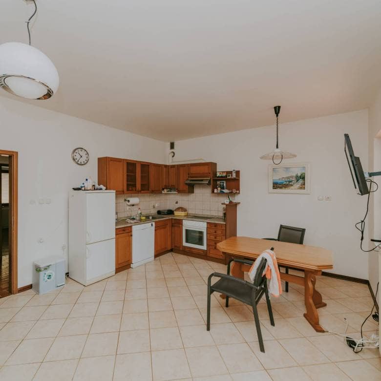 zambratija detached apartment house with sea view