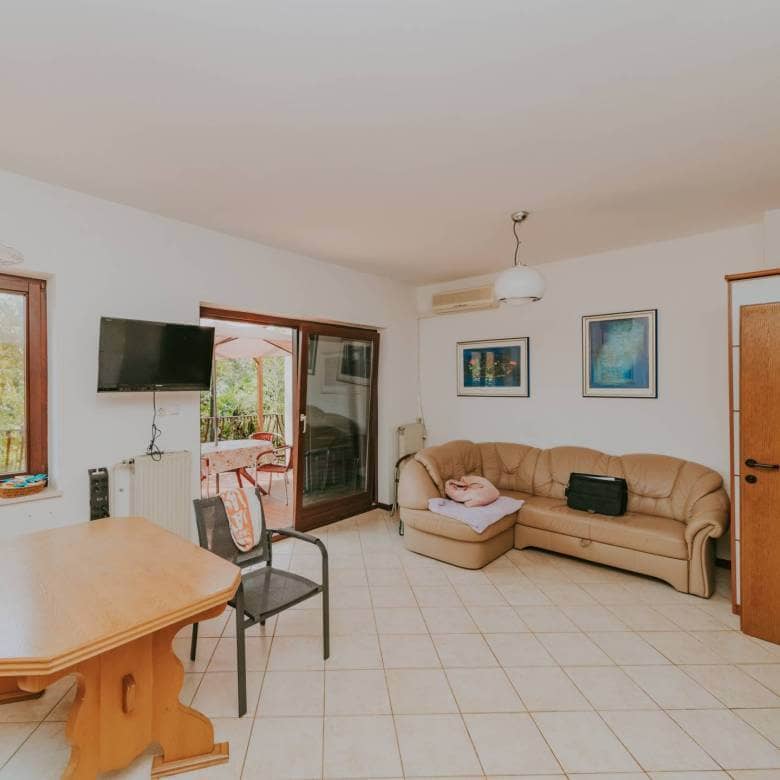 zambratija detached apartment house with sea view