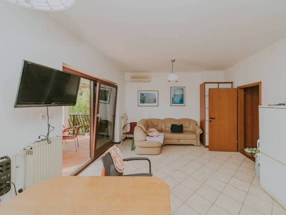 zambratija detached apartment house with sea view