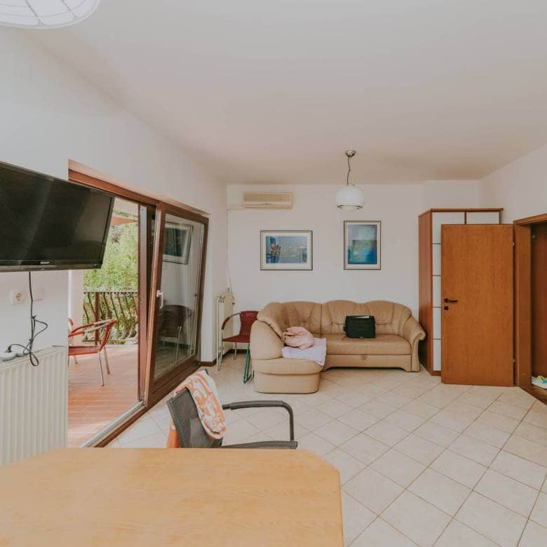 zambratija detached apartment house with sea view