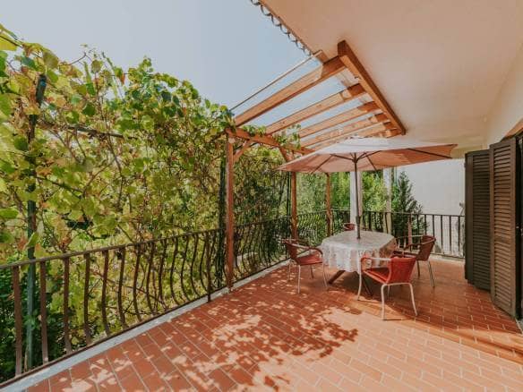 zambratija detached apartment house with sea view