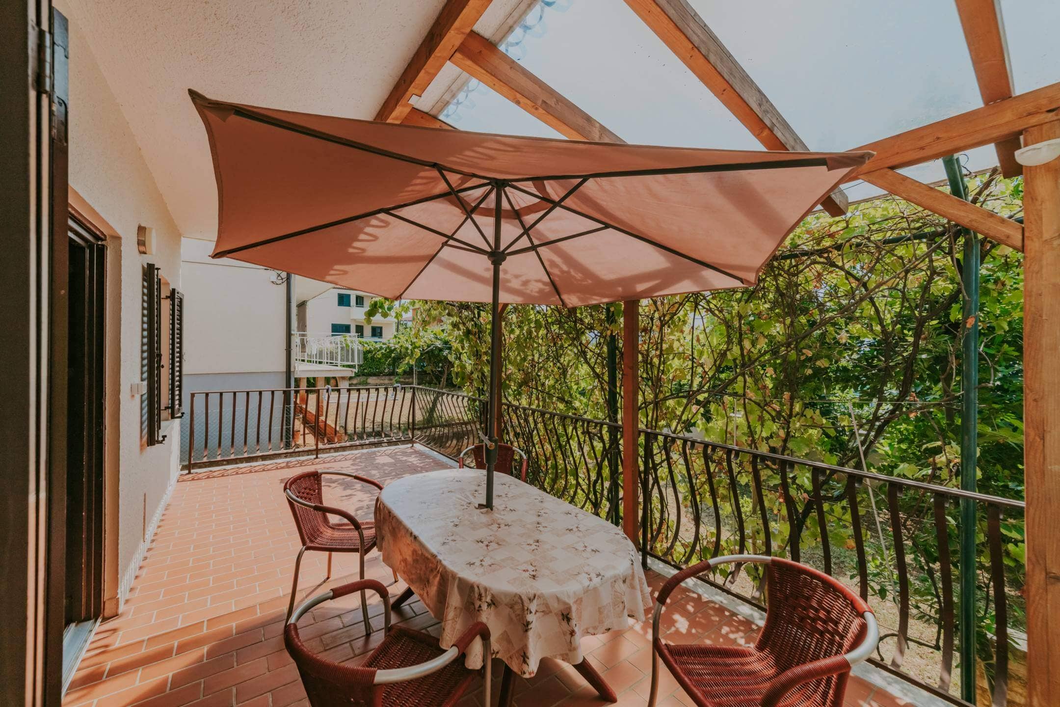 zambratija detached apartment house with sea view