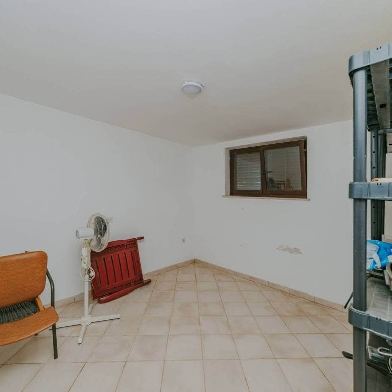zambratija detached apartment house with sea view
