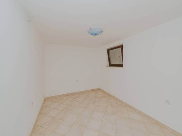 zambratija detached apartment house with sea view