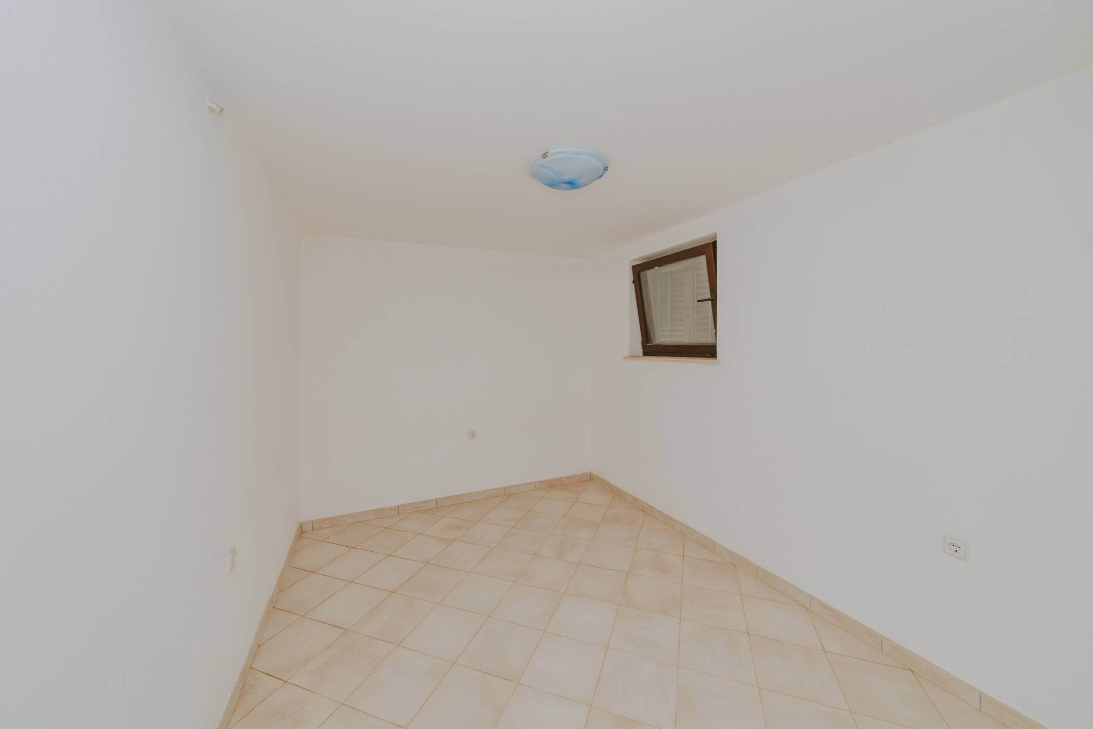 zambratija detached apartment house with sea view