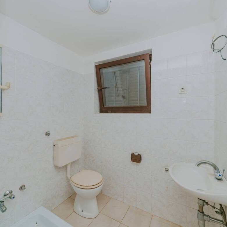zambratija detached apartment house with sea view