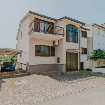 zambratija detached apartment house with sea view