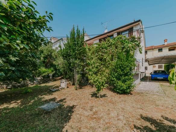 zambratija detached apartment house with sea view