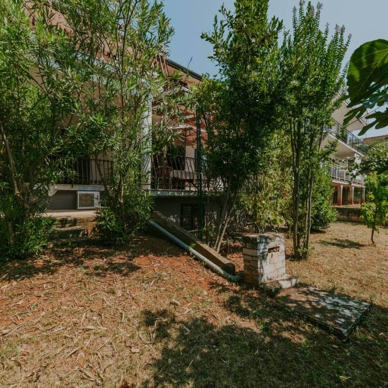 zambratija detached apartment house with sea view