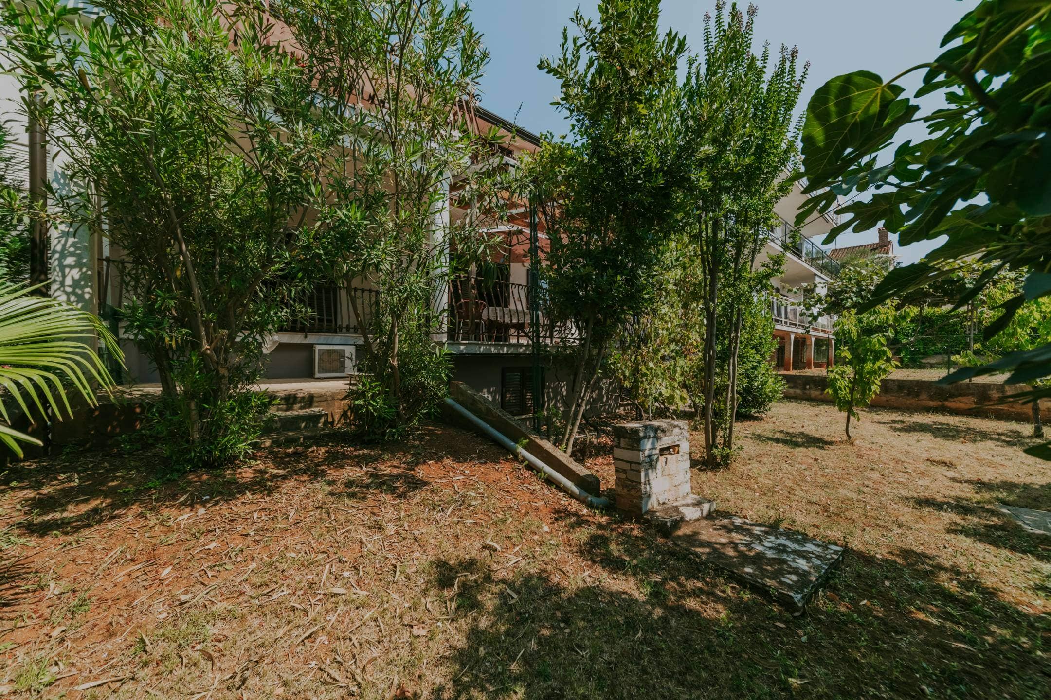 zambratija detached apartment house with sea view
