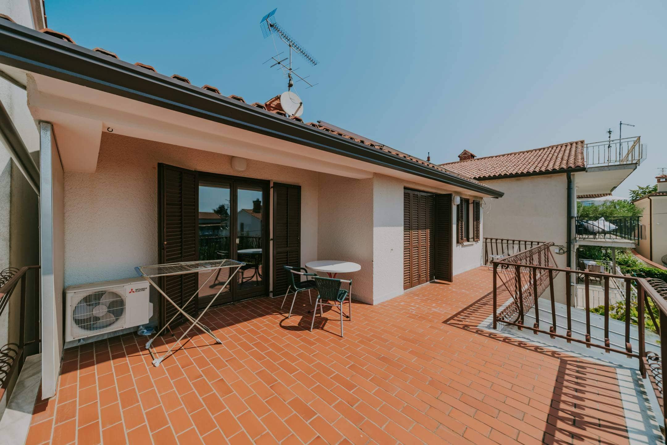 zambratija detached apartment house with sea view