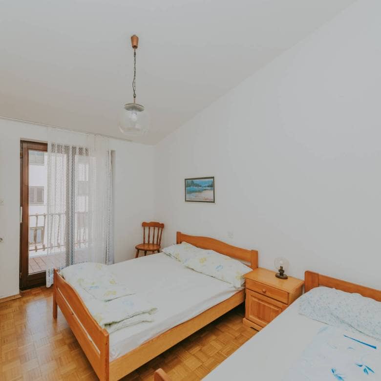 zambratija detached apartment house with sea view