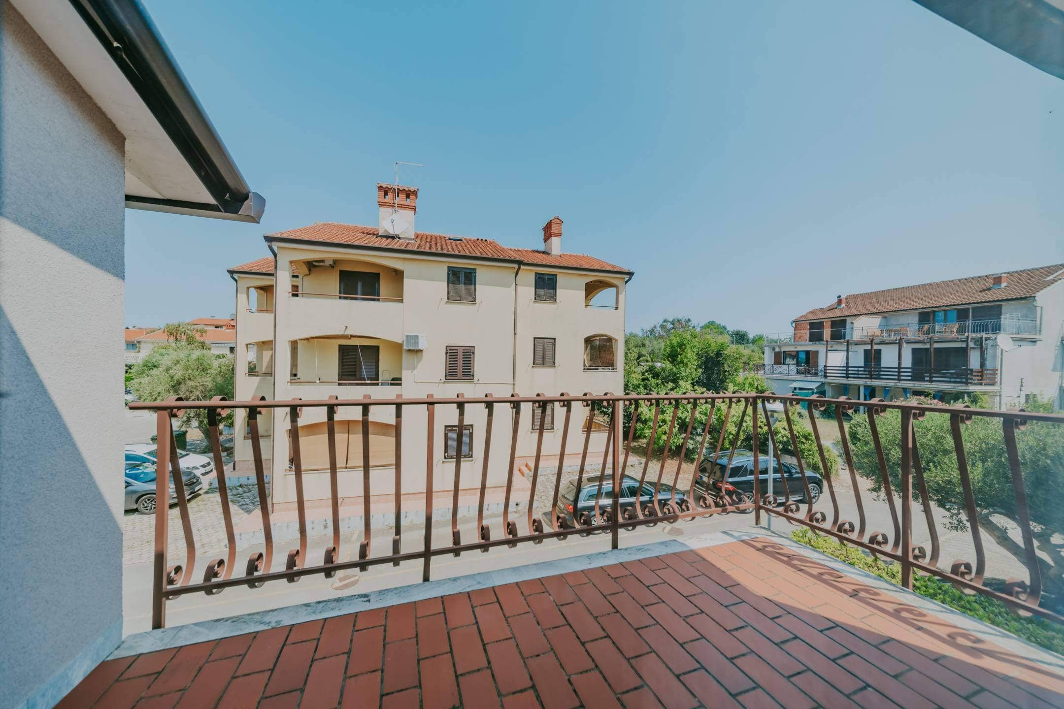 zambratija detached apartment house with sea view