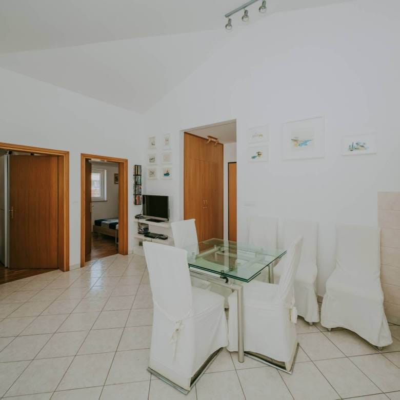 karigador flat meters from the sea and the beach with a sea view